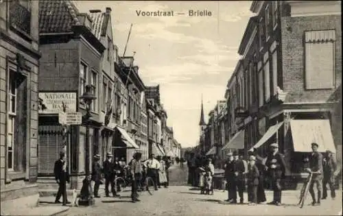 Ak Brielle Südholland, Voorstraat, Passanten