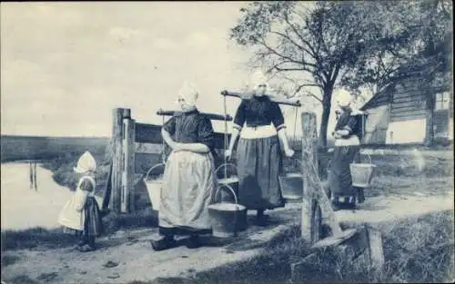 Ak Volendam Nordholland Niederlande, Niederländische Volkstrachten, Going Milking