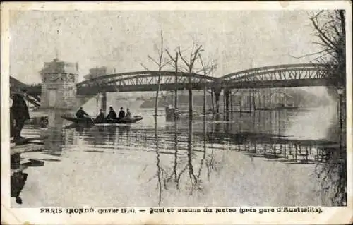 Ak Paris, Überschwemmung 1910, Kai, U-Bahn-Viadukt, in der Nähe des Bahnhofs