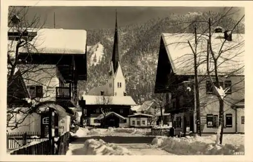 Ak Bayrischzell im Mangfallgebirge Oberbayern, Winter, Dorfpartie