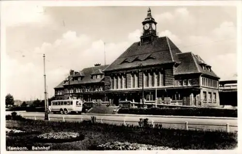 Ak Hamborn Duisburg im Ruhrgebiet, Bahnhof, Bus