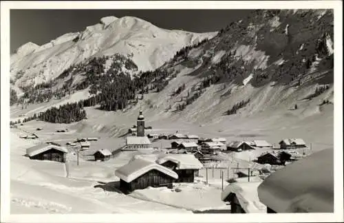 Ak Lech am Arlberg Vorarlberg, Ortsansicht, Winter