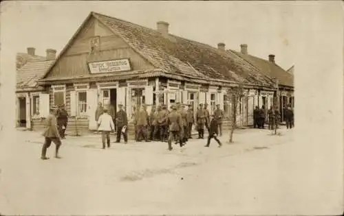 Foto Ak Baranawitschy Baranowitschi Weißrussland, Deutsche Soldaten in Uniformen, I WK