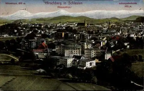 Ak Jelenia Góra Hirschberg Riesengebirge Schlesien, Panorama vom Ort, Schneekoppe