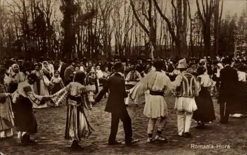 Ak Hora Rumänien, Dorfbewohner beim Tanzen