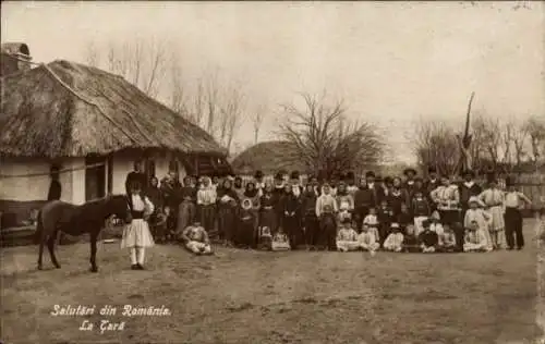 Foto Ak Bacău Bákó Bakau Rumänien, La Tara, Anwohner