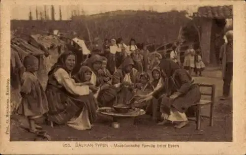 Ak Mazedonien, Balkan Typen, Mazedonische Familie beim Essen