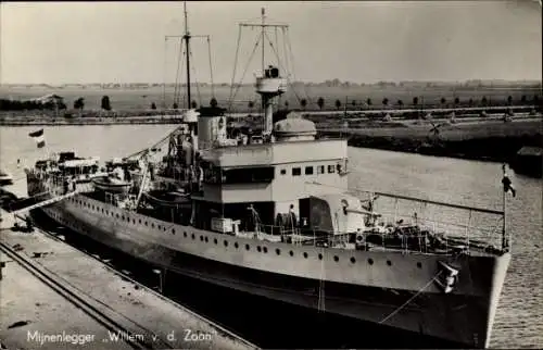 Ak Niederländisches Kriegsschiff, Mijnenlegger Willem v.d. Zaan, im Hafen