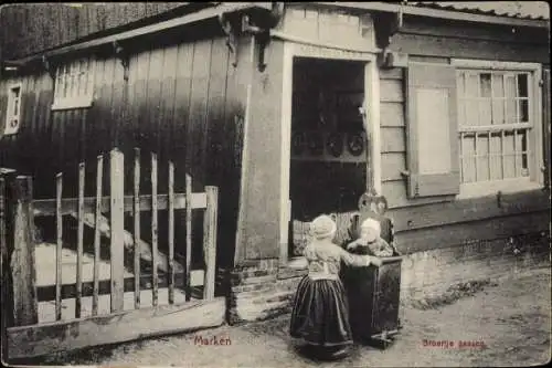 Ak Marken Nordholland Niederlande, Wohnhaus, Kinder in Tracht