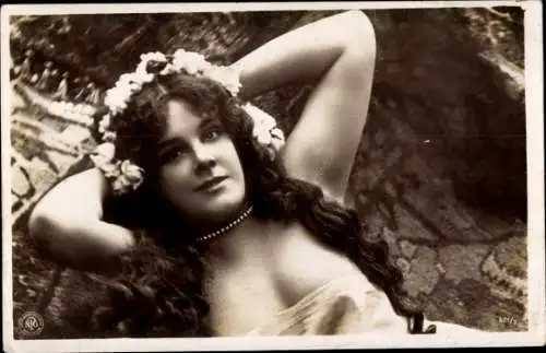 Ak Damenportrait, Blumenkranz, NPG 421 7