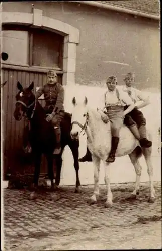 Foto Ak Französische Soldaten auf Pferden, 1926