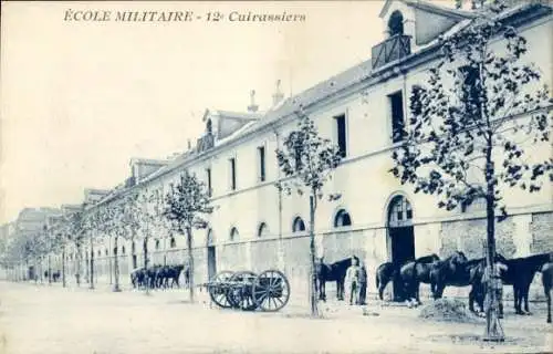 Ak Paris VIIe, Militärschule, 12 Kürassiere