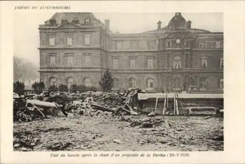 Ak Paris VI, Jardin du Luxembourg, nach dem Absturz eines Projektils von der Bertha 30. März 1918