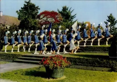 Ak Hegenheim, Majorette, Tänzerinnen in Uniformen