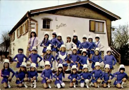 Ak Houssen, Majorette, Tänzerinnen in Uniformen, Les Violettes