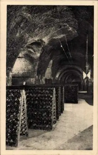 Ak Epernay Marne, Champagne Moet et Chandon, Vins sur pupitre durant le remuage, Weinkeller