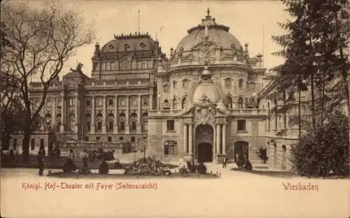 Ak Wiesbaden in Hessen, Königliches Hof-Theater, Foyer, Seitenansicht