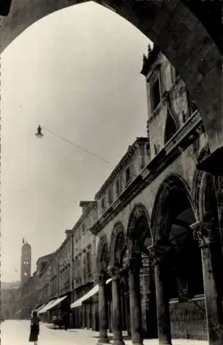 Ak Ragusa Dubrovnik Kroatien, Straßenpartie, Säulen