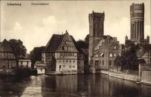 Ak Lüneburg in Niedersachsen, Altenbrückertor, Turm, Fachwerkhäuser