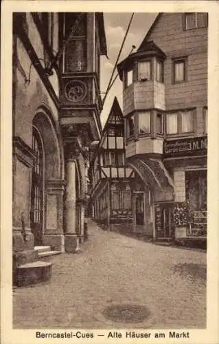 Ak Bernkastel Kues an der Mosel, Alte Häuser am Markt