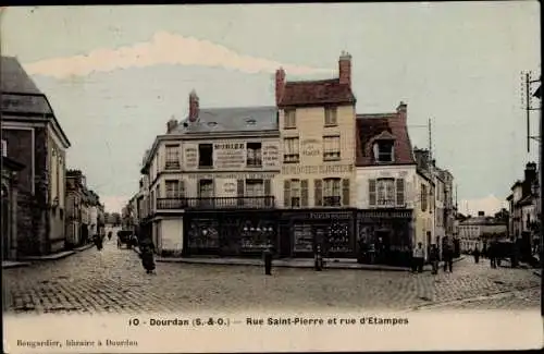 Ak Dourdan Essonne, Rue Saint Pierre et rue d'Etampes