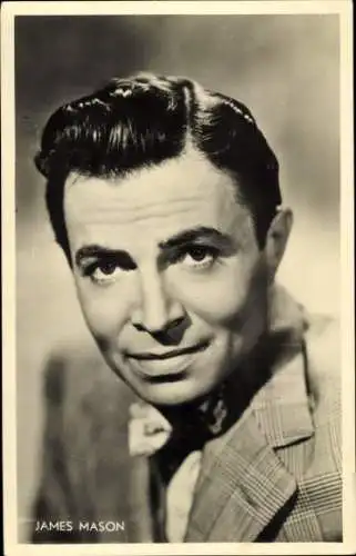 Ak Schauspieler James Mason, Portrait, Feuer über England