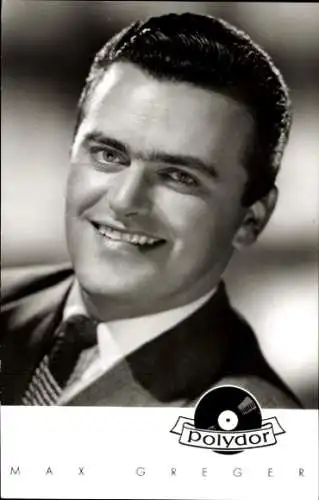 Ak Schauspieler, Sänger Max Greger, Lachend, Portrait, Gelfrisur
