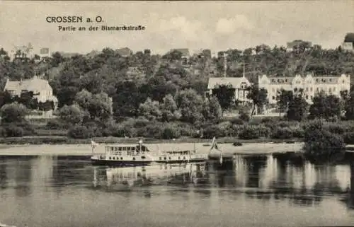 Ak Krosno Odrzańskie Crossen Oder Ostbrandenburg, Partie an der Bismarckstraße, Flussdampfer