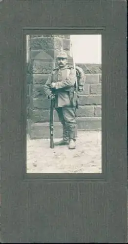 Foto Deutscher Soldat in Uniform, Standportrait