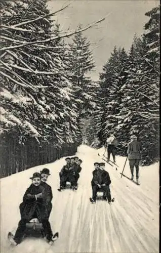 Ak Winter im Thüringer Wald, Skifahrer, Schlitten