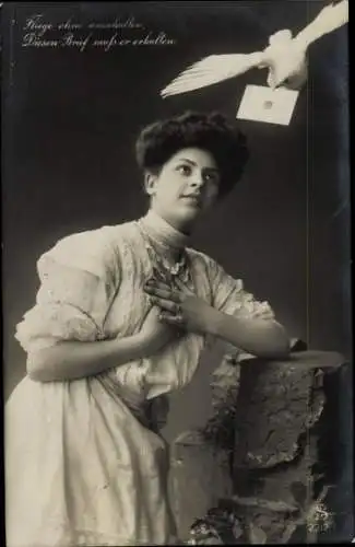 Ak Brünette Frau erhält einen Liebesbrief