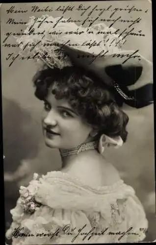 Ak Portrait einer Frau mit Hut