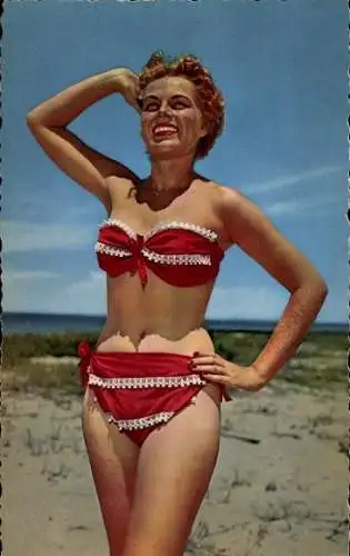 Ak Frau im Bikini am Strand