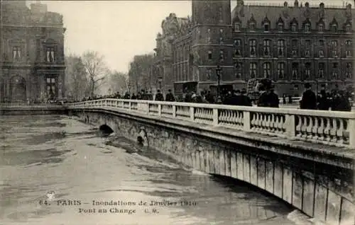 Ak Paris I Louvre, Pont au Change, Überschwemmungen im Januar 1910