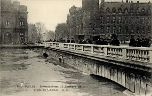 Ak Paris I Louvre, Pont au Change, Überschwemmungen im Januar 1910