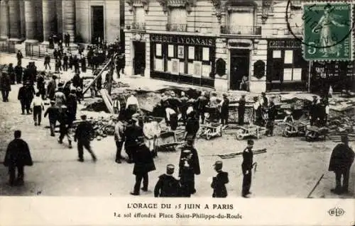 Ak Paris VIII., L'Orage du 15 Juin, le sol effondre Place Saint Philippe du Roule, Credit Lyonnais