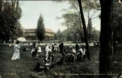 Ak Paris XII Bois de Vincennes, ein Rasen, Sonntagnachmittag