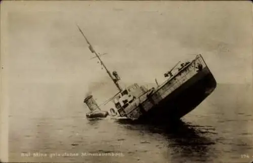Ak Deutsches Kriegsschiff, Minensuchboot sinkend