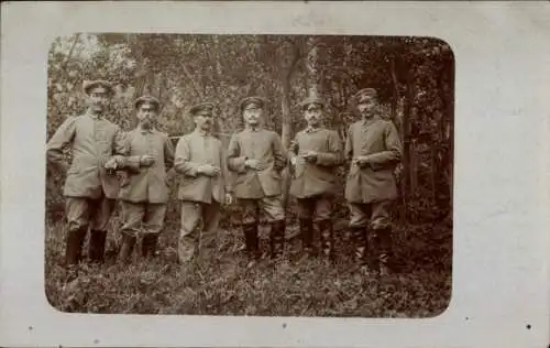 Foto Ak Deutsche Soldaten in Uniformen, I WK