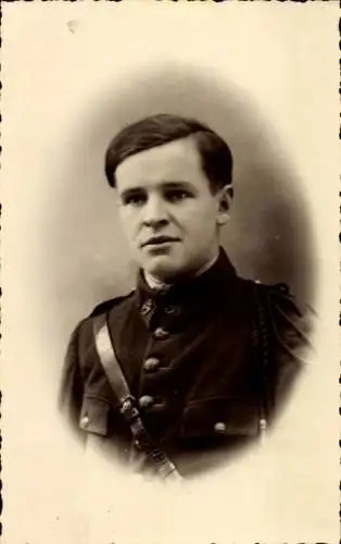 Foto Ak Französischer Soldat in Uniform, Portrait