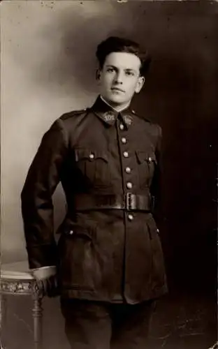 Foto Ak Französischer Soldat in Uniform; Regiment 102, Portrait