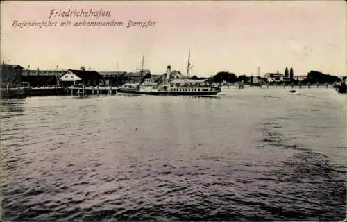 Ak Friedrichshafen am Bodensee, Hafeneinfahrt, ankommender Dampfer