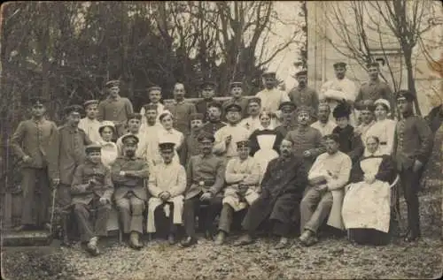 Foto Ak Friedrichshafen am Bodensee, Deutsche Soldaten in Uniformen, Krankenschwestern, I WK