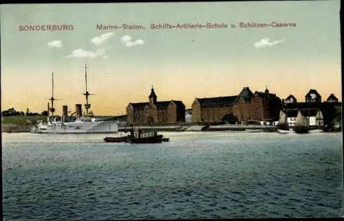 Ak Sonderburg Dänemark, Marinestation, Schiffsartillerieschule, Schützenkaserne, Kriegsschiff