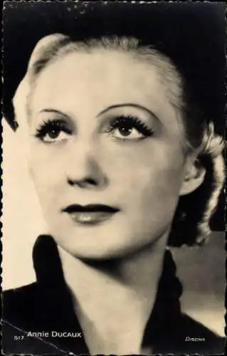 Ak Schauspielerin Annie Ducaux, Portrait