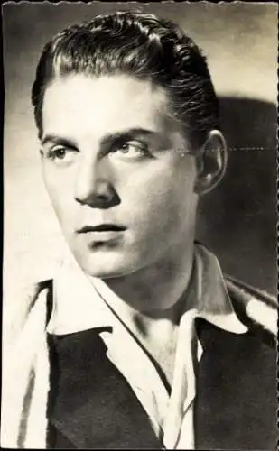 Ak Schauspieler Jean Pierre Aumont, Portrait