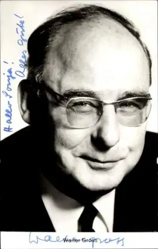 Ak Schauspieler Walter Gross, Portrait, Brille, Autogramm