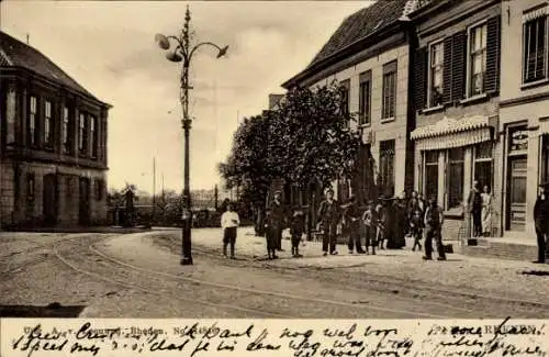 Ak Rhenen Utrecht, Straßenpartie, Passanten