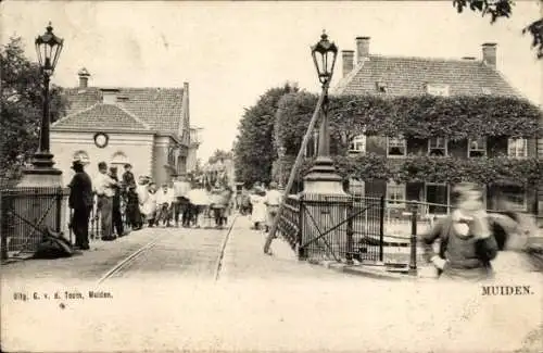 Ak Muiden Nordholland Niederlande, Straßenpartie, Passanten