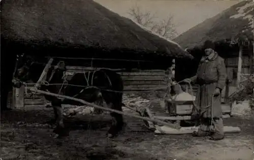 Foto Ak Tschaplynka Ukraine, Dorfpartie, Pferdeschlitten